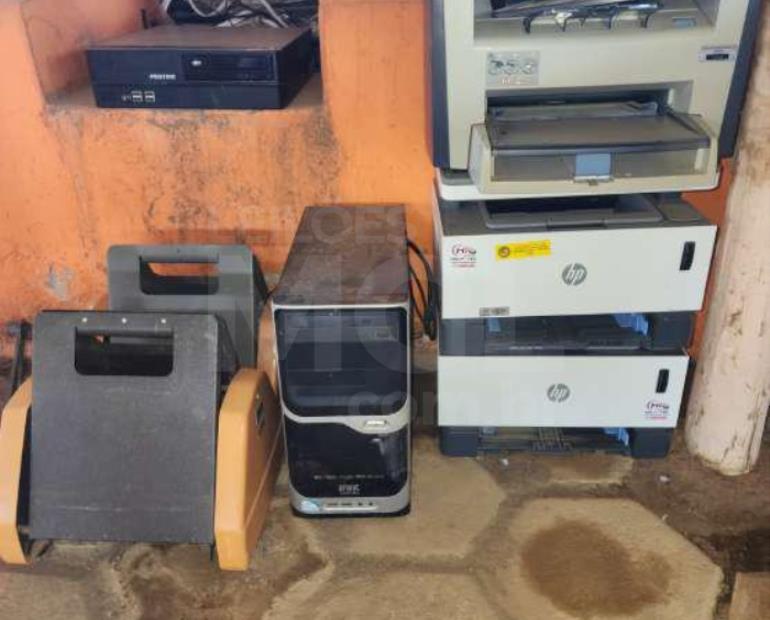 DIVINO/MG - Lote de bens diversos (prateleira, CPU, Monitor, Impressora ...