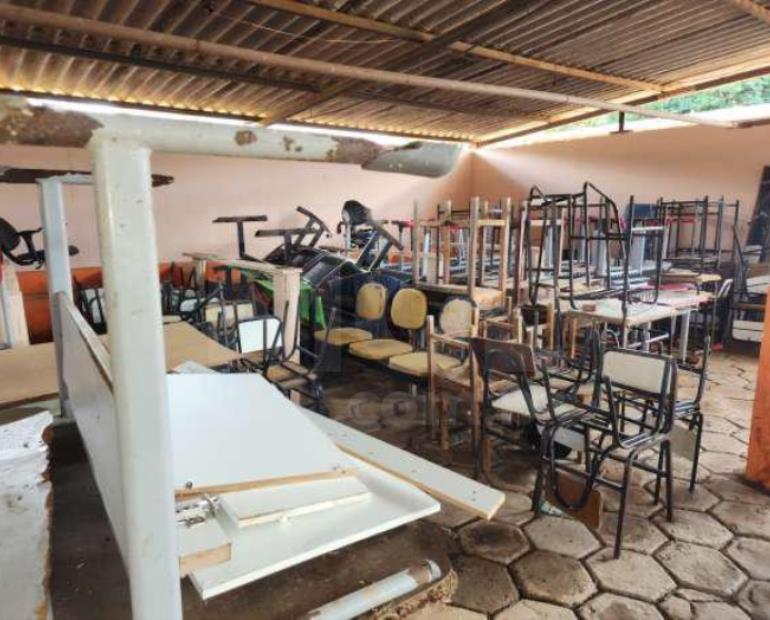 DIVINO/MG - Lote de bens diversos (prateleira, CPU, Monitor, Impressora ...