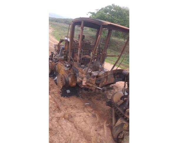 VIRGEM DA LAPA/MG - Motoniveladora New Holland modelo 140B