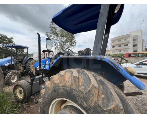 Foto de CLÁUDIO/MG- Trator Agrícola New Holland, modelo TL75E.
