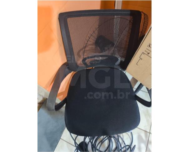 Foto de GUARANTÃ/SP - Totem álcool gel, impressora, nobreak, estabilizador, cadeira preta, extensão, teclado, ventilador, balança, relógio ponto, cadeira preta escritório giratória