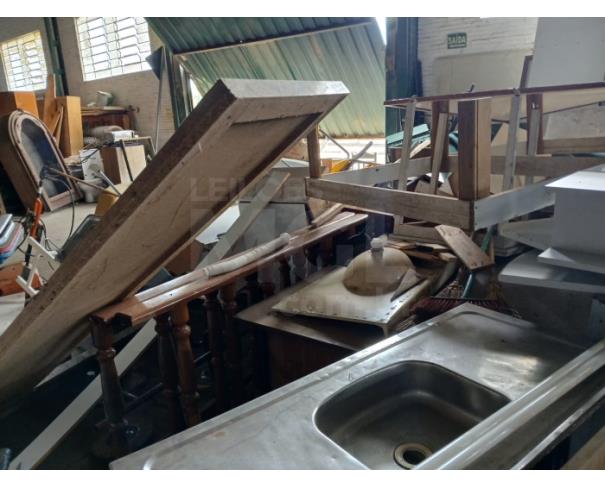 Foto de COTIPORÃ/RS - Lote de sucata de móveis