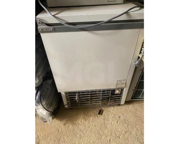 Foto de PORCIÚNCULA/RJ - Eletrodomésticos (freezer, balança, liquidificador, filtro, freezer, televisor). 