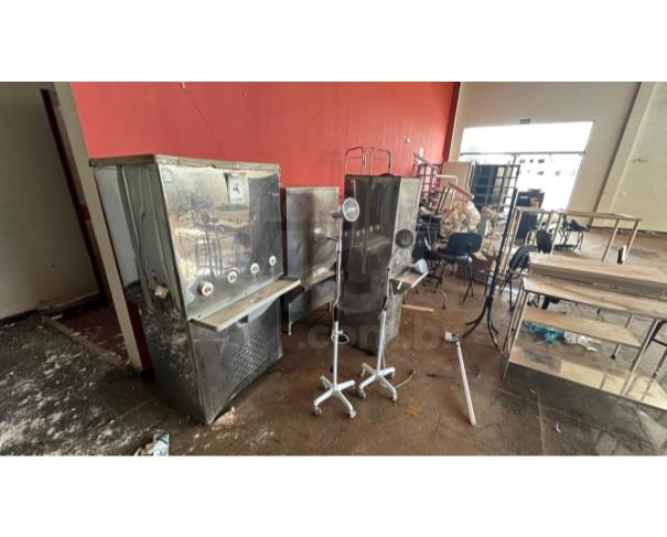 Foto de ITATIAIUÇU/MG-Prateleiras em aço, refrigerador de vacina, aparelho de ultrassom, cadeira odontologica dentre outros.