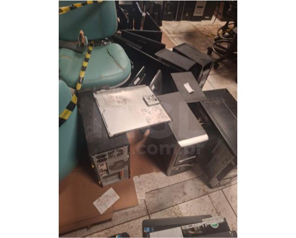 Foto de VARGINHA/MG - Lote contendo micro-ondas, computadores, monitores e demais equipamentos e acessórios de informática