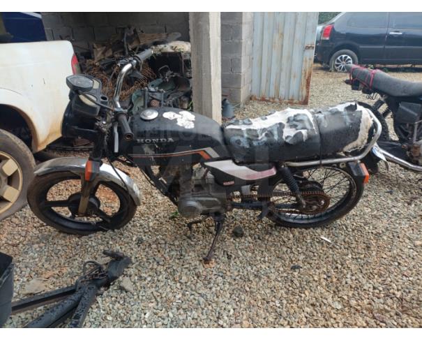 Foto de PASSOS/MG - SUCATA (NÃO RECONHECÍVEL) - HONDA CG 125 TODAY