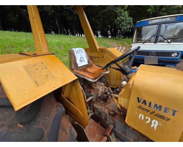 Foto de LONDRINA/PR - TRATOR AGRÍCOLA 4X2 MARCA VALMET MODELO 86ID