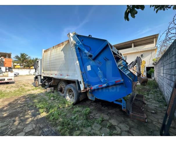 Foto de Marataízes/ES- Caminhão Iveco Tector Attack 240E28, com compactador de lixo Damaeq- 2013/2014