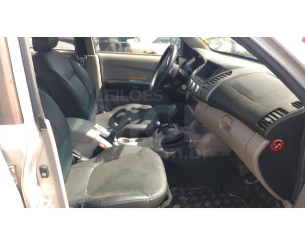 Foto de LOTE 005 - MITSUBISHI/L200 TRITON 3.2 D ANO 2009/2010 JB29887