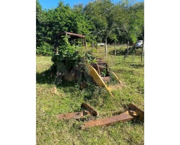 Foto de PORCIÚNCULA/RJ - Sucata Retro JCB3C