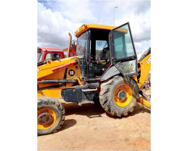 Foto de SÃO GERALDO DO BAIXIO/MG -  Retroescavadeira JCB, modelo 3C.