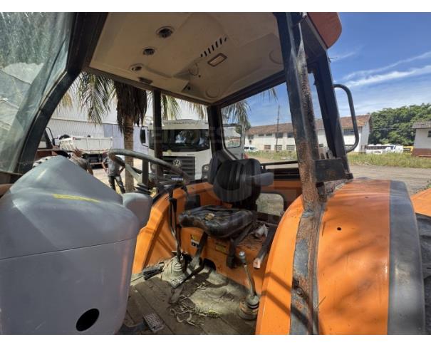 Foto de CAMPO DOS GOYTACAZES/RJ-Trator Agrícola Budny, modelo 1054