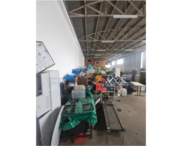 Foto de CASTRO/PR - Itens diversos (CPUs, impressoras, estabilizadores, monitores, cabos, periféricos e equipamentos de controle de ponto, cadeiras, carteiras, mesas, armários)