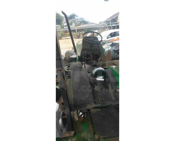 Foto de SANTA RITA DE JACUTINGA/MG - Trator agrícola John Deere, modelo 8605