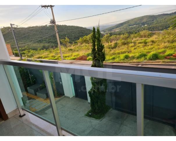 Foto de ITAÚNA/MG — Casa com 03 quartos sendo 01 suíte no bairro Belvedere