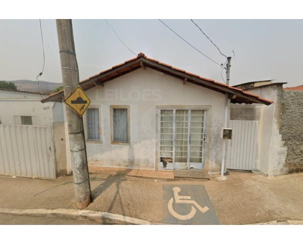 Foto de CLÁUDIO/MG — Casa com 3 quartos no bairro Valongo