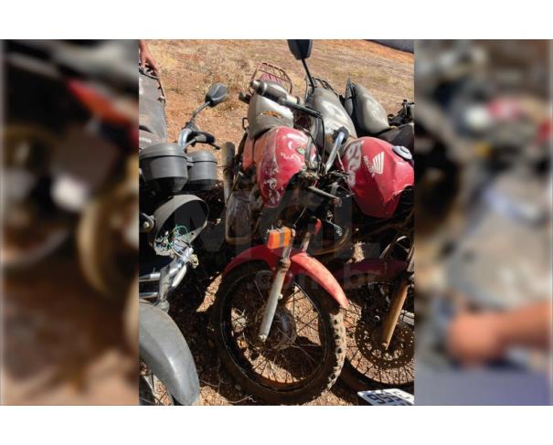 Foto de ARAGUAPAZ/GO - Lote com 04 motos e 1 carro - SUCATAS PARA DESTRUIÇÃO