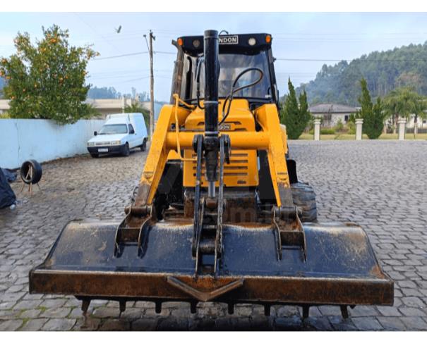 Foto de NOVA BRESCIA/RS - Retroescavadeira Randon, modelo RD406