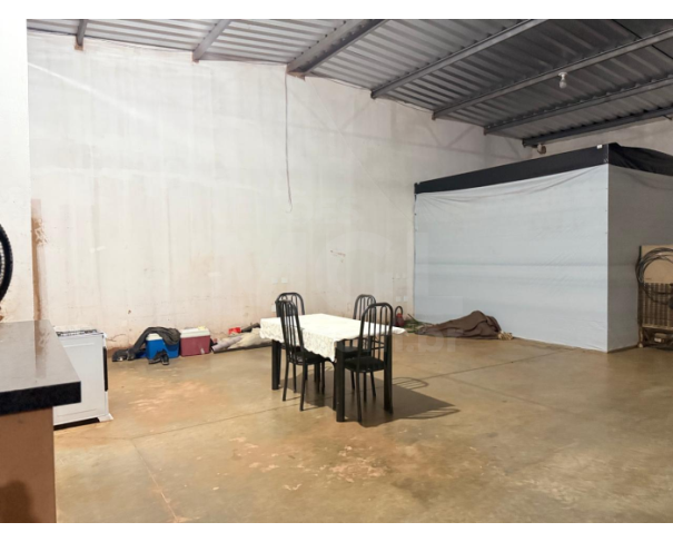 Foto de MONTE CARMELO/MG — Galpão com 1.400m² com terreno de 3.000 m² na MG-190