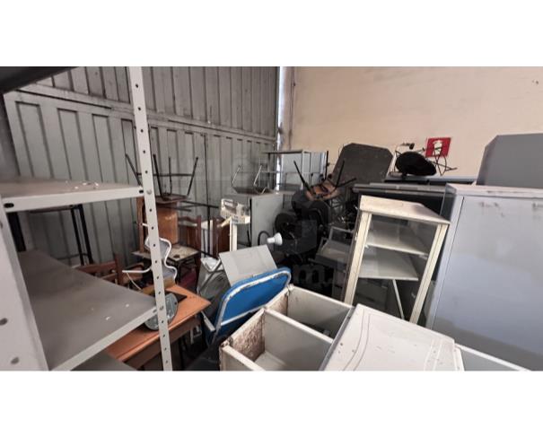 Foto de ITATIAIUÇU/MG - Lote de Armários de ferro, prateleiras de ferro, cadeiras de escritório, geladeira para vacinas, cadeiras de madeira, balança antropométrica, escadinha clínica e etc