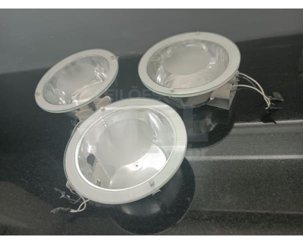 Foto de GOVERNADOR VALADARES/MG - Luminárias de teto tipo plafon/embutir, com estrutura metálica e difusor de vidro fosco