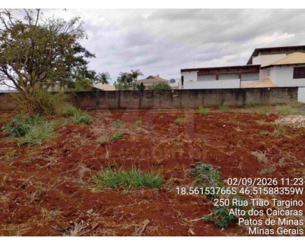 Foto de PATOS DE MINAS/MG - Lote urbano com área de 3.129,60 m², localizado na Rua Tião Targino, bairro Alto dos Caiçaras