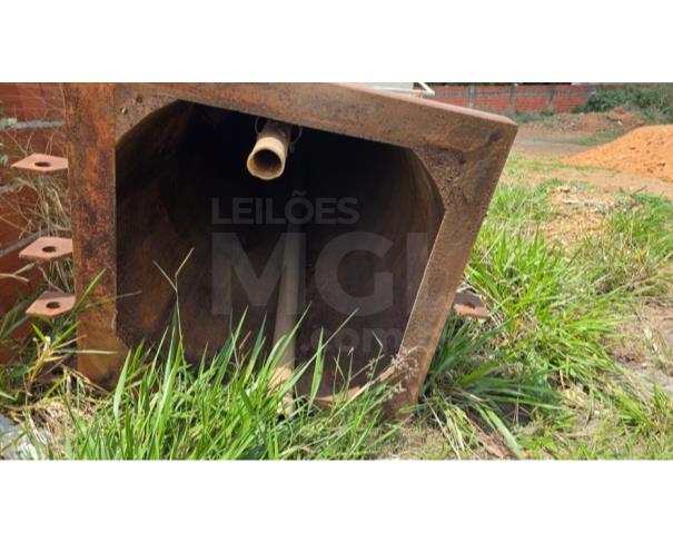 Foto de COCALZINHO DE GOIÁS/GO - Caixa d’água estilo Torre metálica com capacidade para 15.000 mil litros.