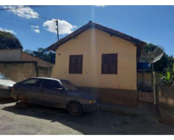 Foto de GUARARÁ/MG - Casa com 3 quartos e seu lote no Centro 