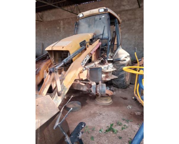 Foto de DOURADOQUARA/MG - Retroescavadeira JCB.
