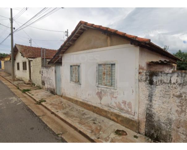Foto de TRÊS PONTAS/MG — [Fração Ideal de 1/12 avos sobre] Casa e um Barracão