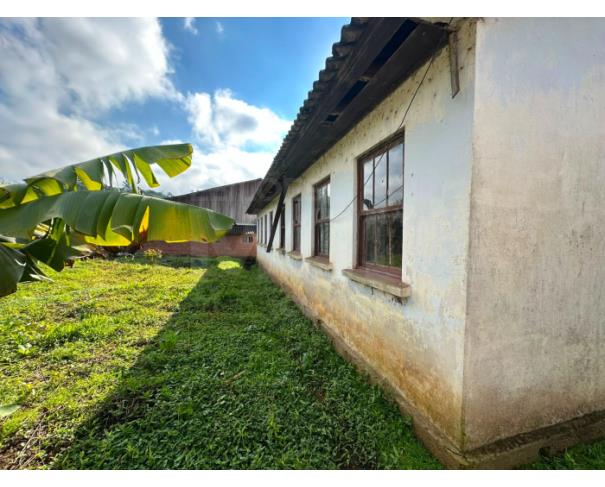 Foto de NOVA BRÉSCIA/RS - Material proveniente da demolição de edificação em alvenaria (antiga Escola Municipal de 1.º Grau Incompleto Dom João Becker), com área construída de 141,51 m². 