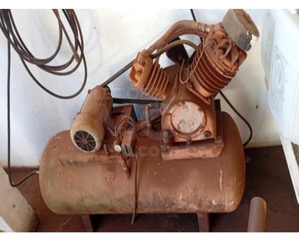 Foto de UBERABA/MG - Compressor de ar com 15 metros mangueira de ¼ polegadas 4 tramas, o W20/60 SSD série 56586, rotação 710 RPM-pressão máxima 123KG/CM2