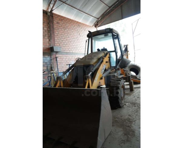 Foto de BELA VISTA DO TOLDO/SC - Retroescavadeira da marca JCB, modelo 3C