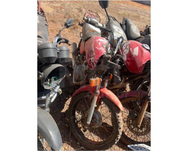 Foto de ARAGUAPAZ/GO - Lote com 04 motos e 1 carro - SUCATAS PARA DESTRUIÇÃO