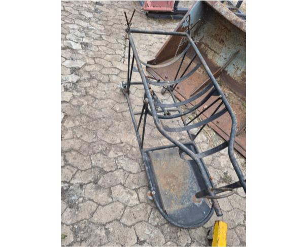 Foto de CORUMBÁ/MS- Implemento Agrícola (concha Baldan), brete e balança para ovinos, guincho hidraulico, maca cirurgica e outros