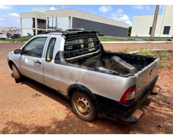 Foto de LAVRAS/MG - FIAT STRADA FIRE CE - 2007/2007 - COR: PRATA - 