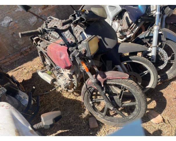 Foto de ARAGUAPAZ/GO - Lote com 04 motos e 1 carro - SUCATAS PARA DESTRUIÇÃO