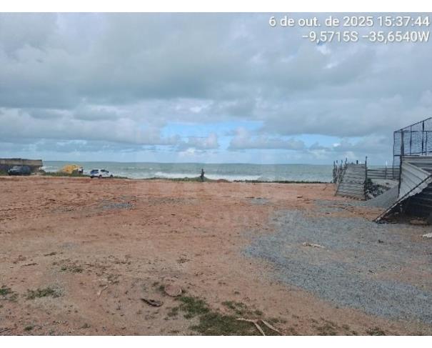 Foto de MACEIÓ/AL - Terreno com 3.505,129 m² às margens da AL-101 pé na areia, na Praia Riacho Doce