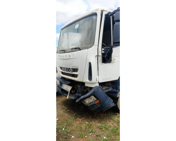 Foto de Marataízes/ES- Caminhão Iveco Tector Attack 240E28, com compactador de lixo Damaeq- 2013/2014