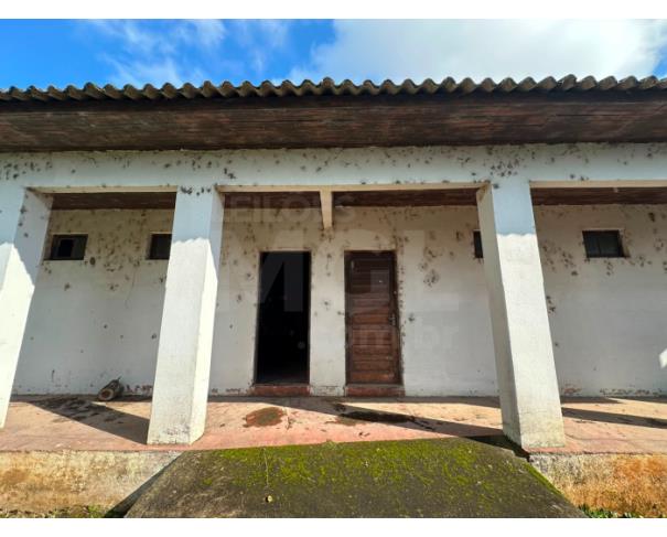 Foto de NOVA BRÉSCIA/RS - Material proveniente da demolição de edificação em alvenaria (antiga Escola Municipal de 1.º Grau Incompleto Dom João Becker), com área construída de 141,51 m². 