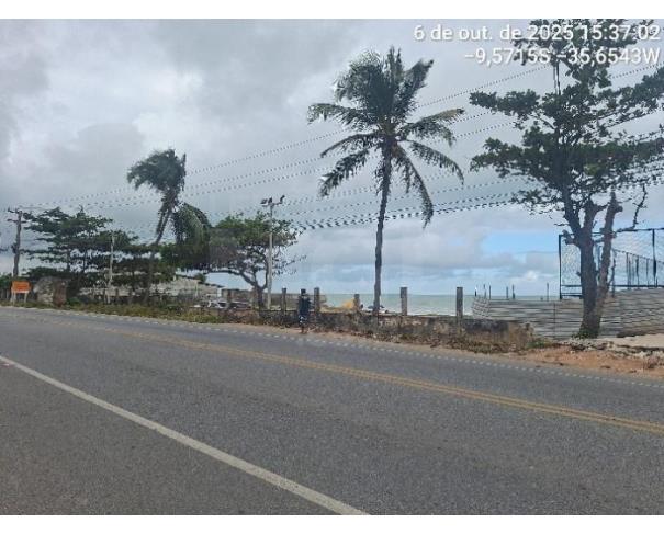 Foto de MACEIÓ/AL - Terreno com 3.505,129 m² às margens da AL-101 pé na areia, na Praia Riacho Doce