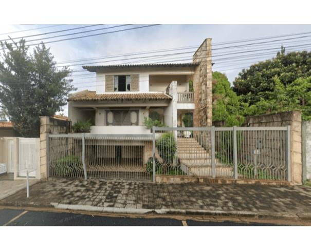 Foto de ARAXÁ/MG - Casa com 2 pavimentos área total de 420,00m² no centro.