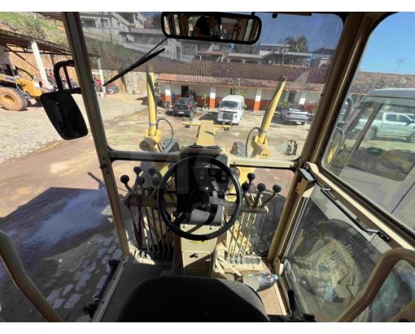 Foto de PIRAPETINGA/MG - Patrol Motoniveladora Caterpillar 120k 
