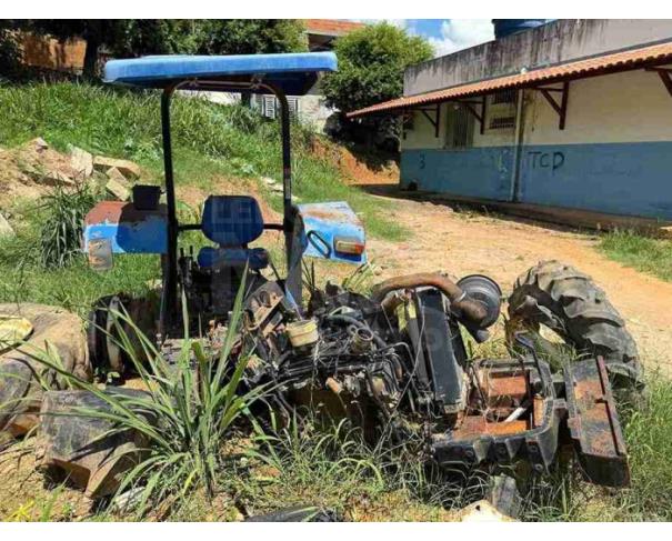 Foto de APIACÁ/ES - Trator Agrícola New Holland modelo TT4030