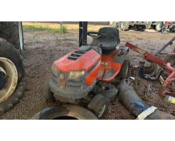 Foto de VALE DE SÃO DOMINGOS/MT - Trator cortador de grama Husqvarna mod. LT1597, ano 2013