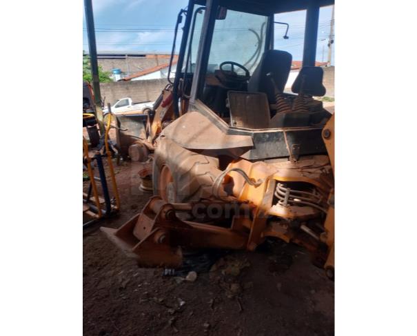 Foto de DOURADOQUARA/MG - Retroescavadeira JCB.