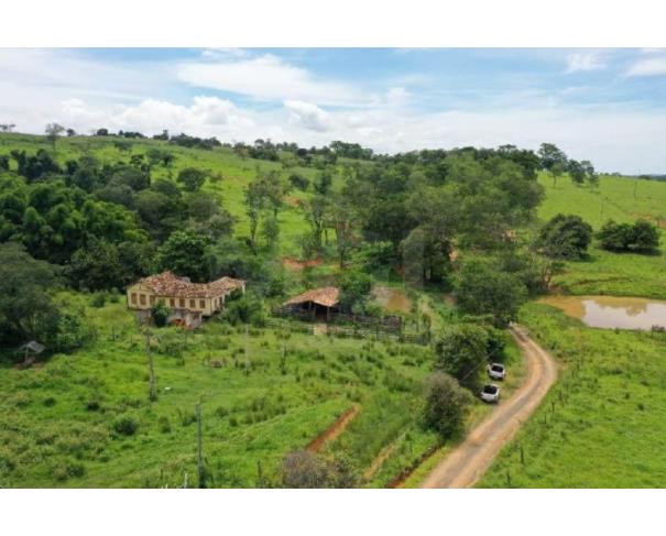Foto de PIUMHI/MG - Terreno Rural com 22,25,12 hectares no distrito de Doresópolis