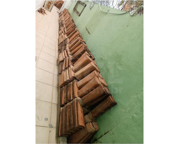 Foto de GOVERNADOR VALADARES/MG - Telhas de cerâmica e madeira para telhado