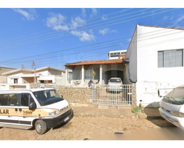 Boa esperança/mg lote de 240m2 com edificação de um predio com área construida de 83,80m2 casas em leilão | mgl leilões