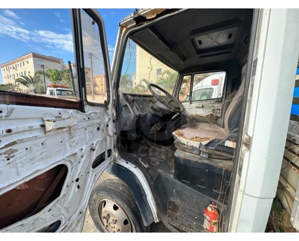 Foto de RIO DAS OSTRAS/RJ - CAMINHÃO MERCEDES MB 710(CARGA